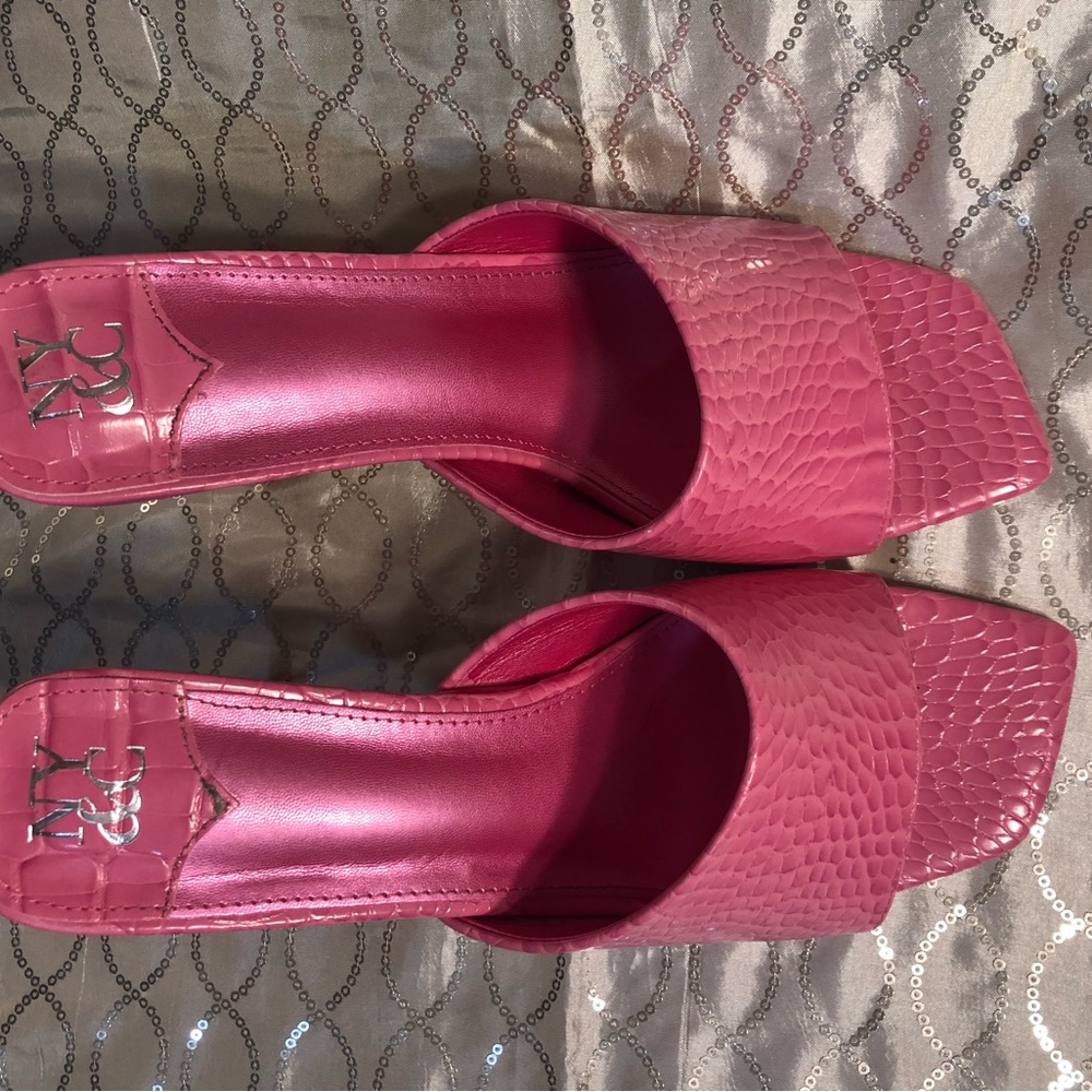 NWOT NY & CO Beautiful pink croc slip on heels
